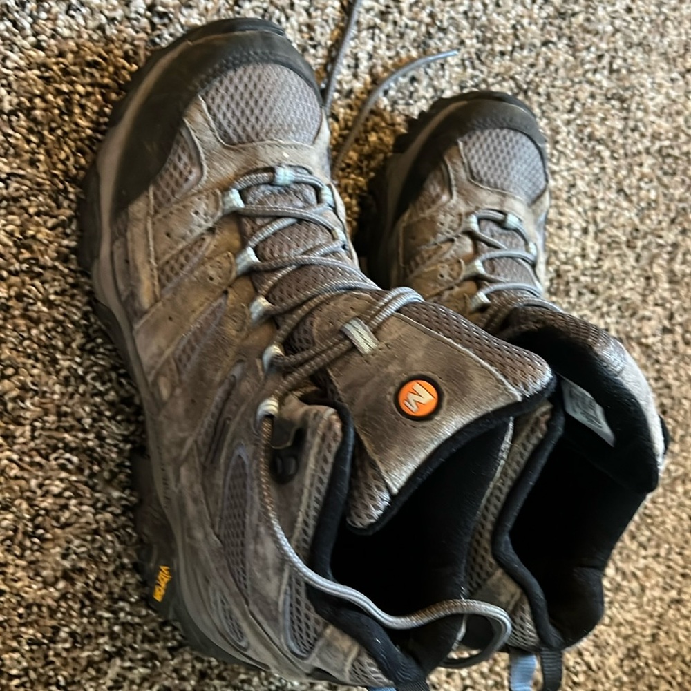 Merrel Moab women hiking boots, 9.5 excellent used condition